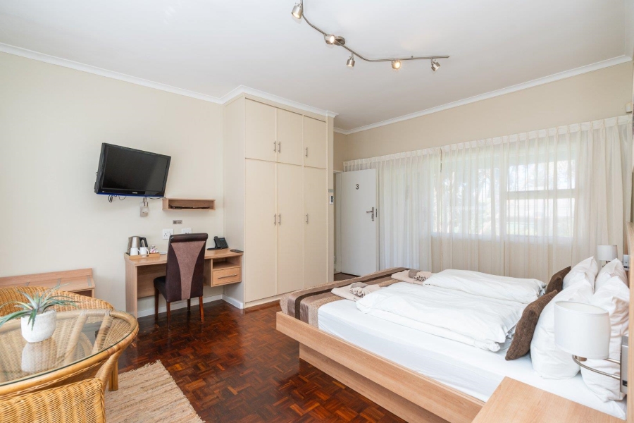 6 Bedroom Property for Sale in Milnerton Western Cape